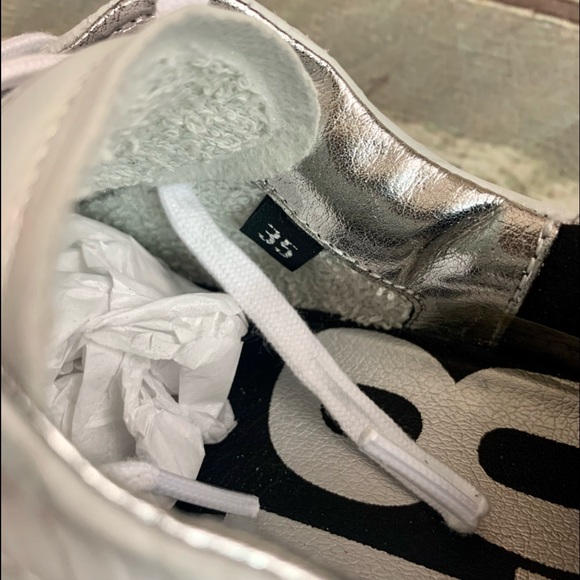 P448 John Sneakers Low Top Lace Up Iridescent White Beige Sz 35 EU/ 5-5.5 US - Picture 12 of 16